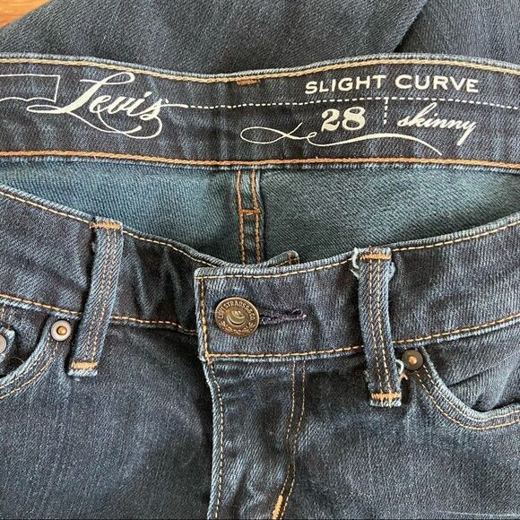 Levi’s Slight Curve Skinny Dark Wash Size 28 - Picture 4 of 6